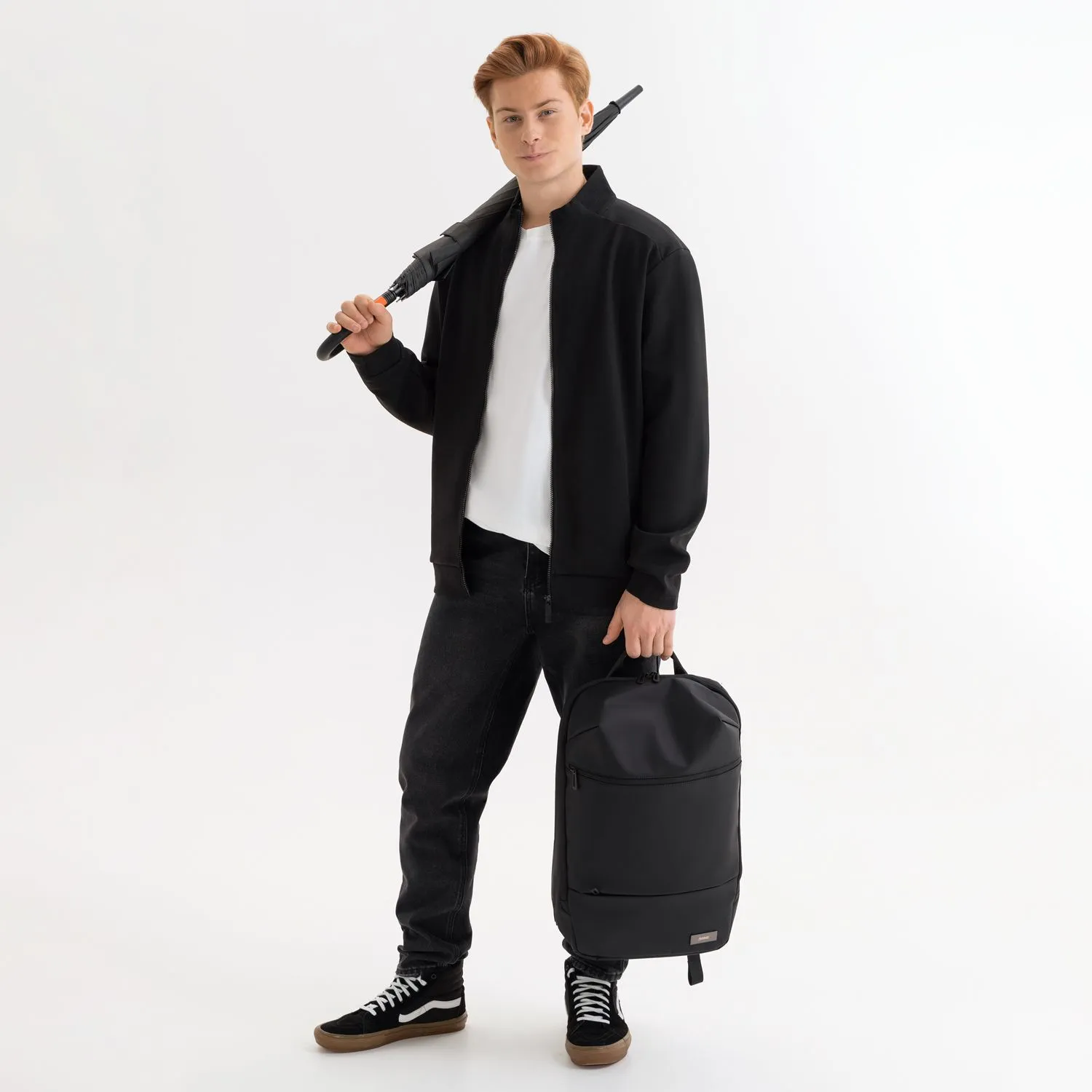 Толстовка на молнии ASTIN черная с логотипом компании. Цена 4 365 ₽. Артикул prtb23011.010