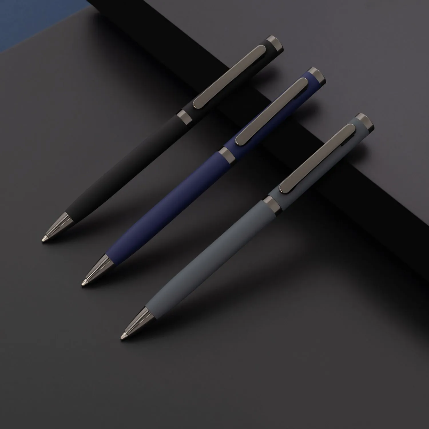 Шариковая ручка Nox, черная с логотипом компании. Цена 398 ₽. Артикул prtb250122.010