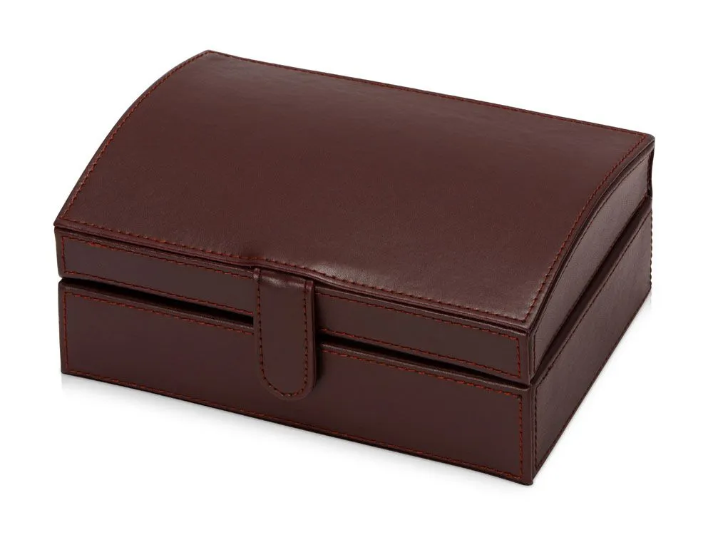 Из кожи с логотипом. Доставка по Москве и России.