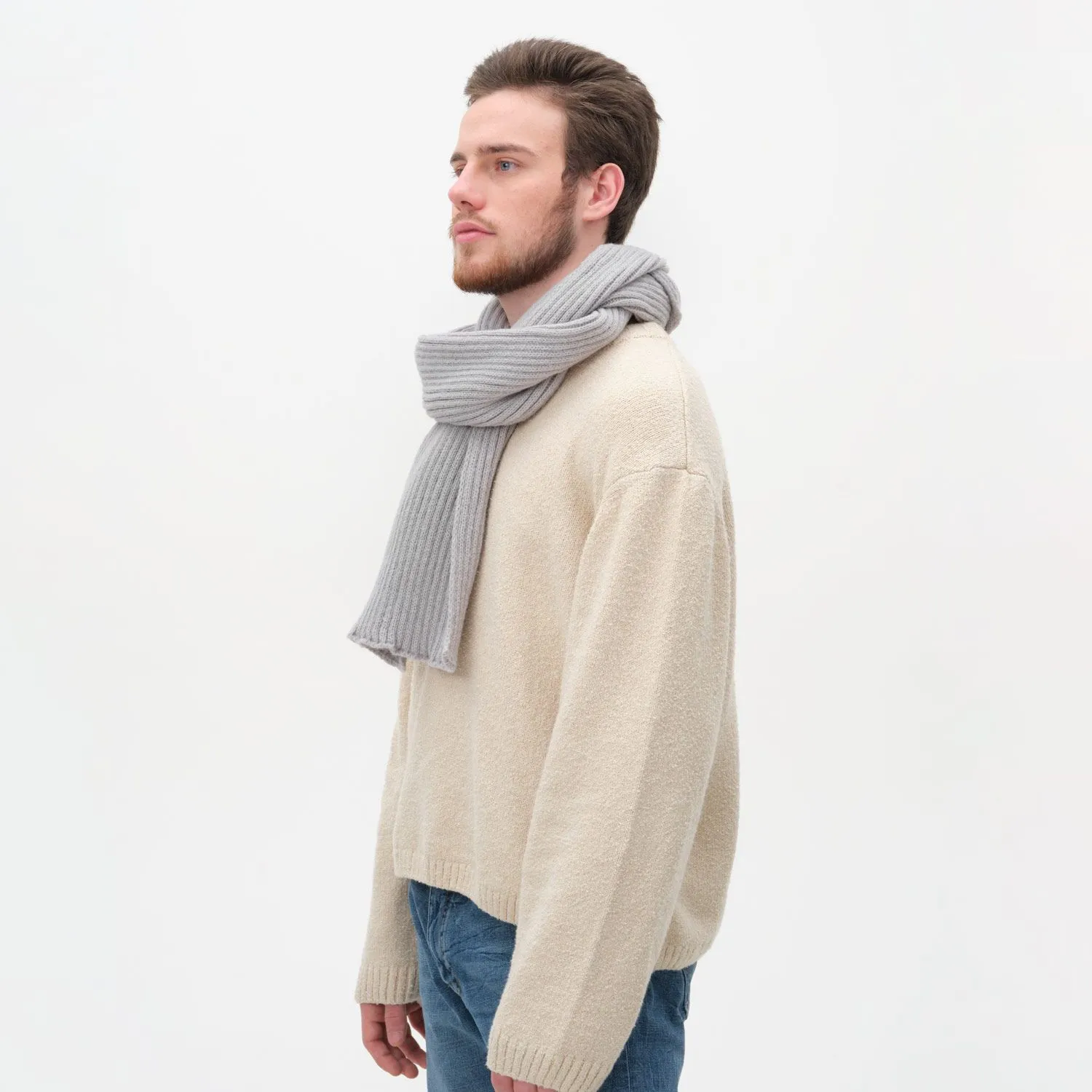 Шарф Forges вязаный, серый с логотипом компании. Цена 1 484 ₽. Артикул prtb20636.080