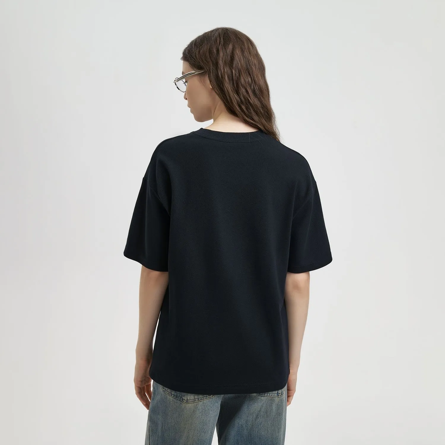 Футболка унисекс премиум AURA, черный с логотипом компании. Цена 1 154 ₽. Артикул prtb23056.010