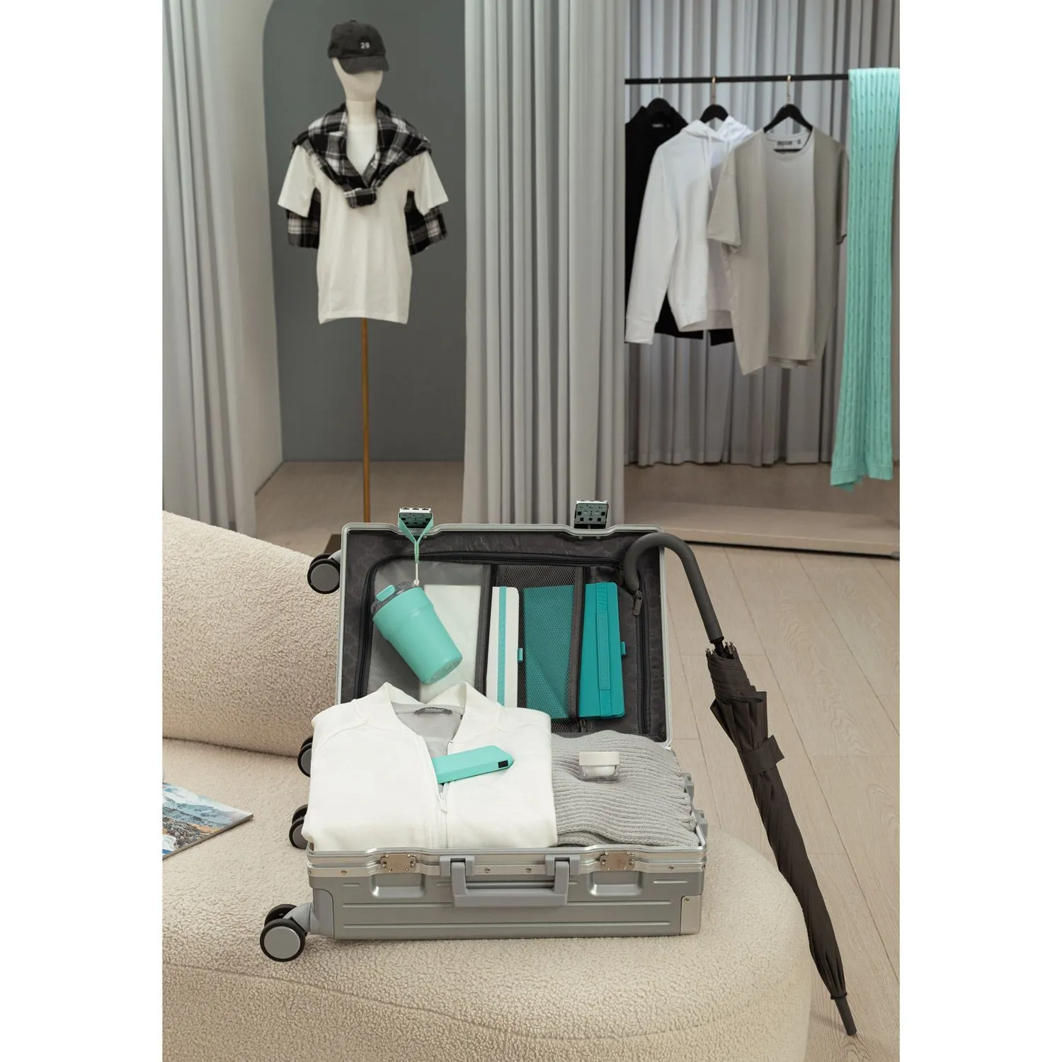 Шарф Forges вязаный, серый с логотипом компании. Цена 1 484 ₽. Артикул prtb20636.080