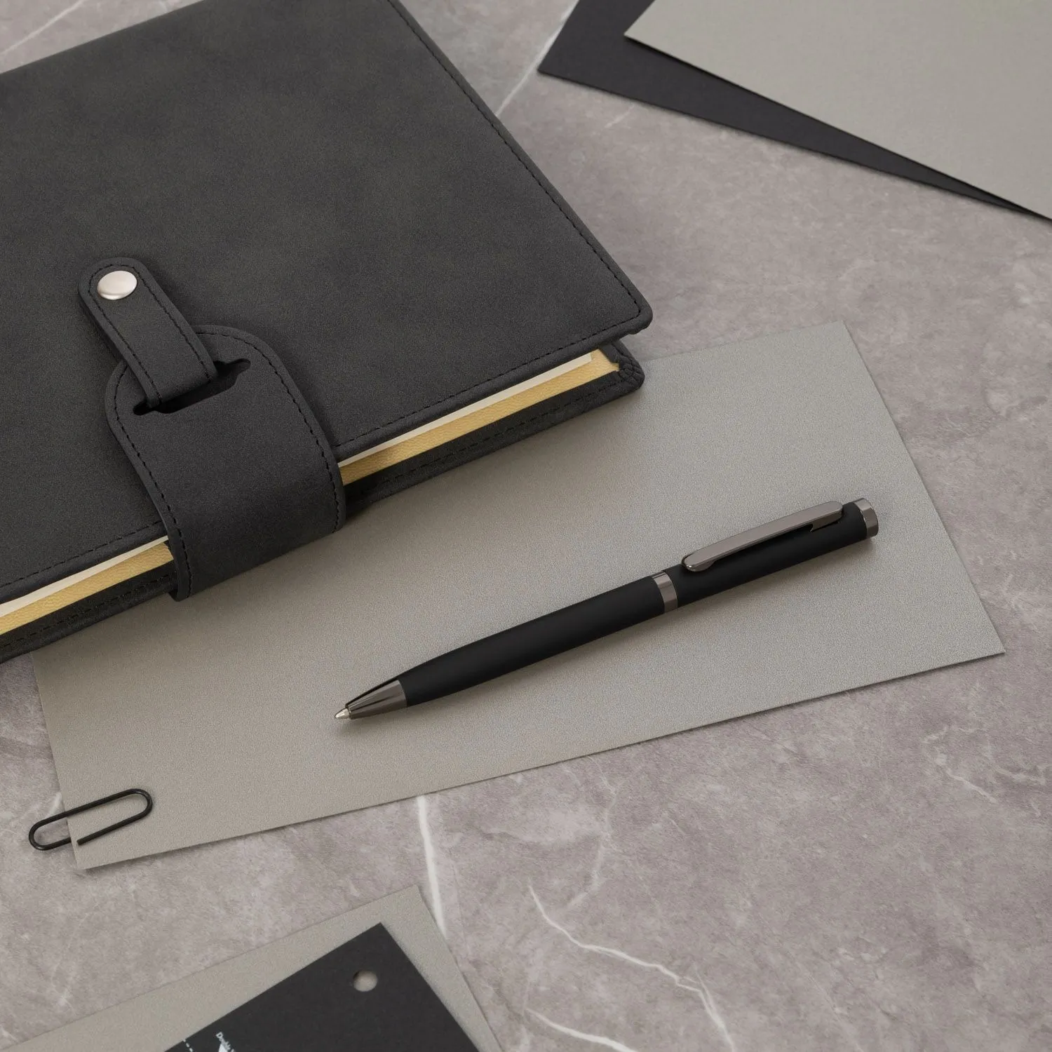 Шариковая ручка Nox, черная с логотипом компании. Цена 398 ₽. Артикул prtb250122.010