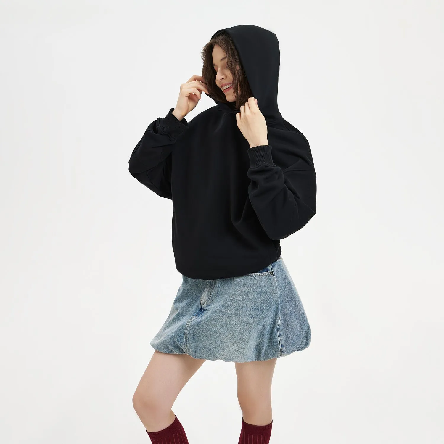 Худи оверсайз унисекс FUSION, черный с логотипом компании. Цена 3 870 ₽. Артикул prtb23091.010