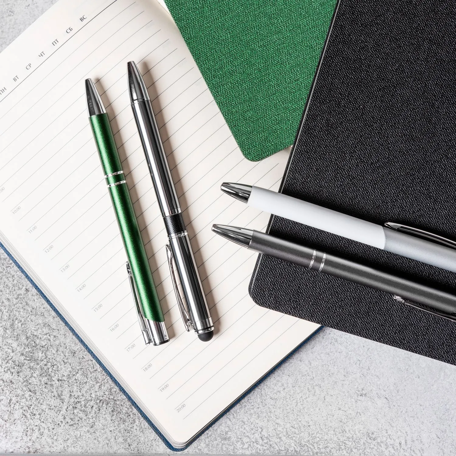 Шариковая ручка Alpha Neo, серая с логотипом компании. Цена 126 ₽. Артикул prtb213207.080.1