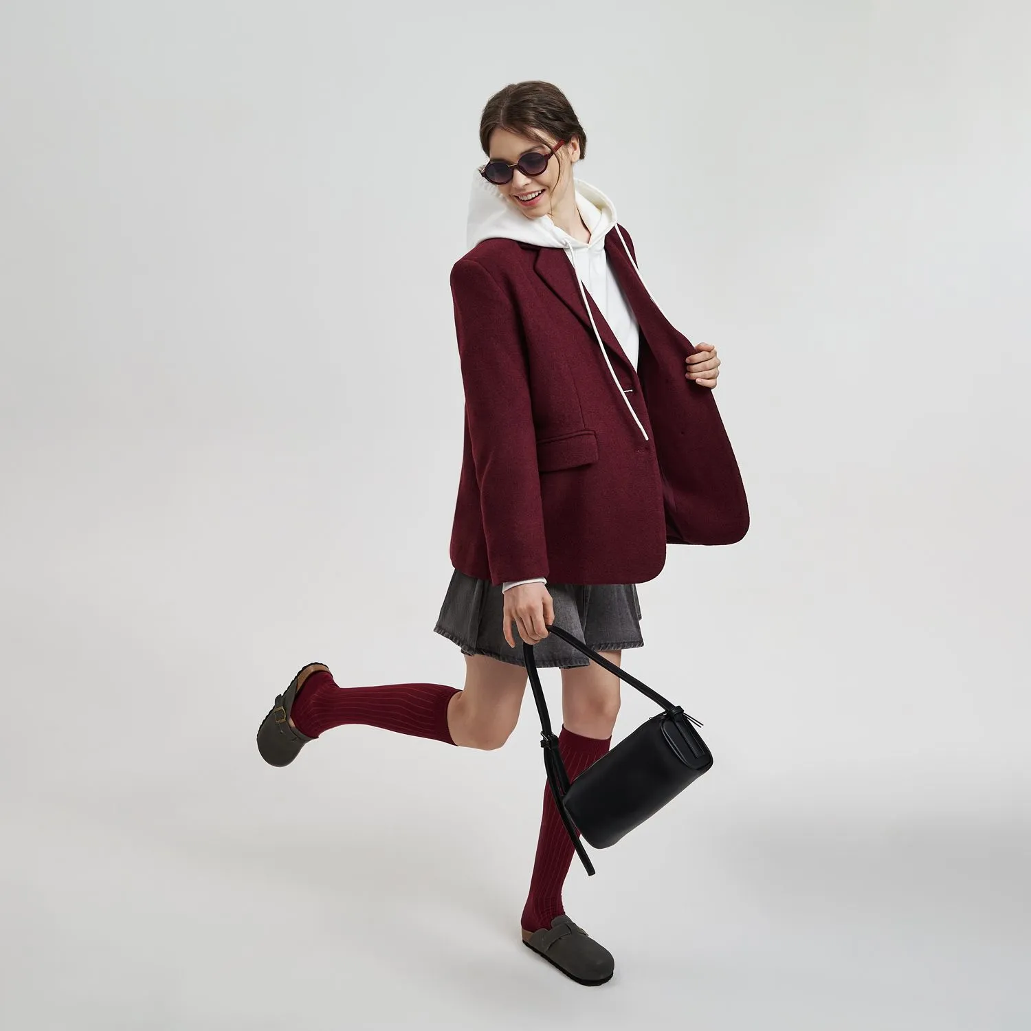 Худи релакс унисекс ADVENTURE, белый с логотипом компании. Цена 4 355 ₽. Артикул prtb23090.100