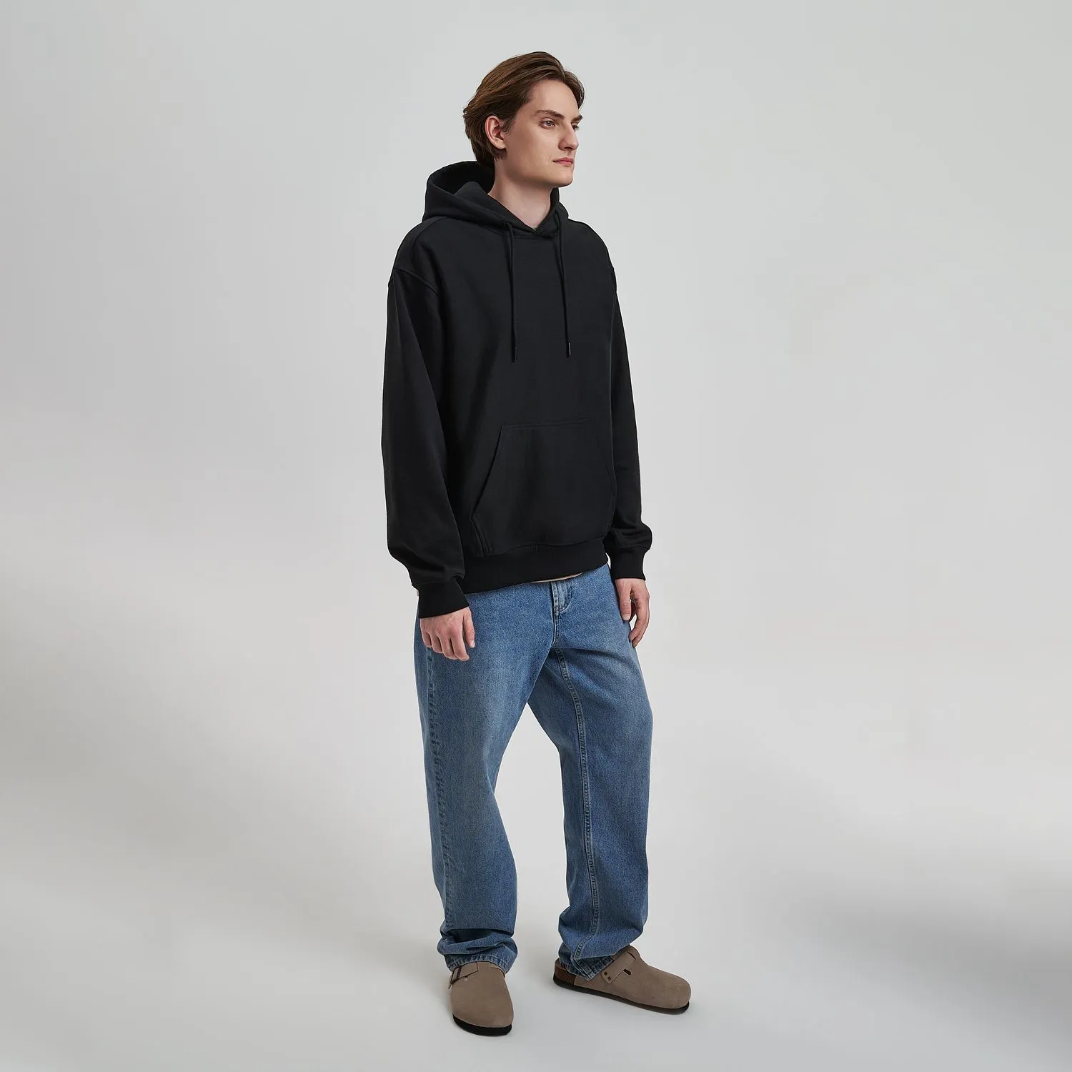 Худи релакс унисекс ADVENTURE, черный с логотипом компании. Цена 4 355 ₽. Артикул prtb23090.010