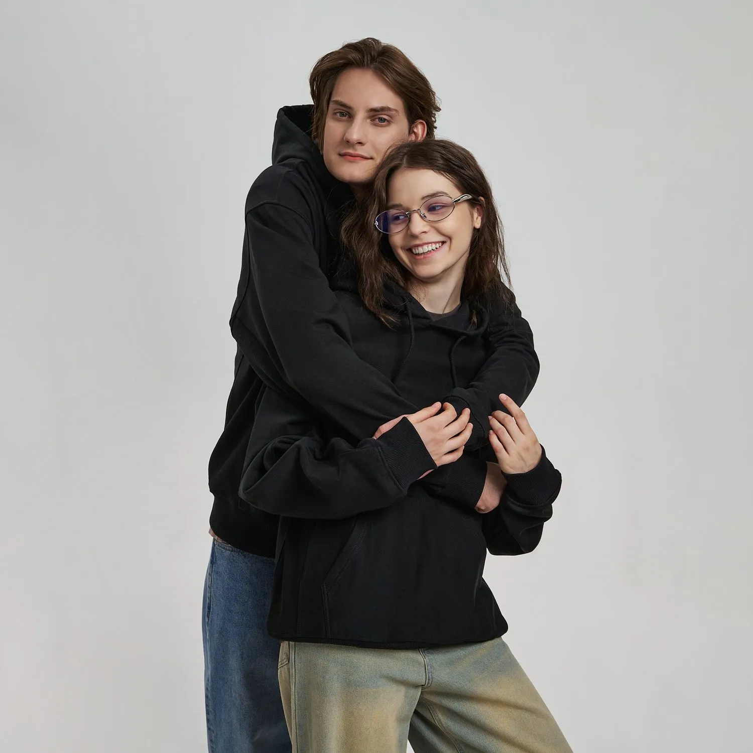 Худи релакс унисекс ADVENTURE, черный с логотипом компании. Цена 4 355 ₽. Артикул prtb23090.010