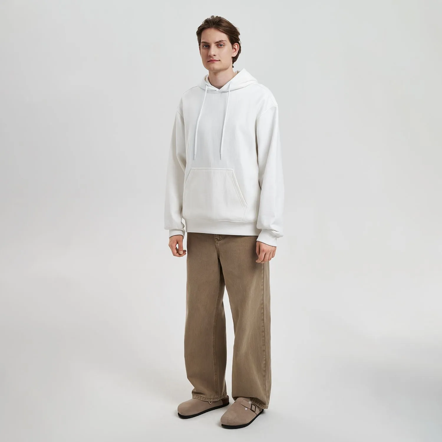 Худи релакс унисекс ADVENTURE, белый с логотипом компании. Цена 4 355 ₽. Артикул prtb23090.100