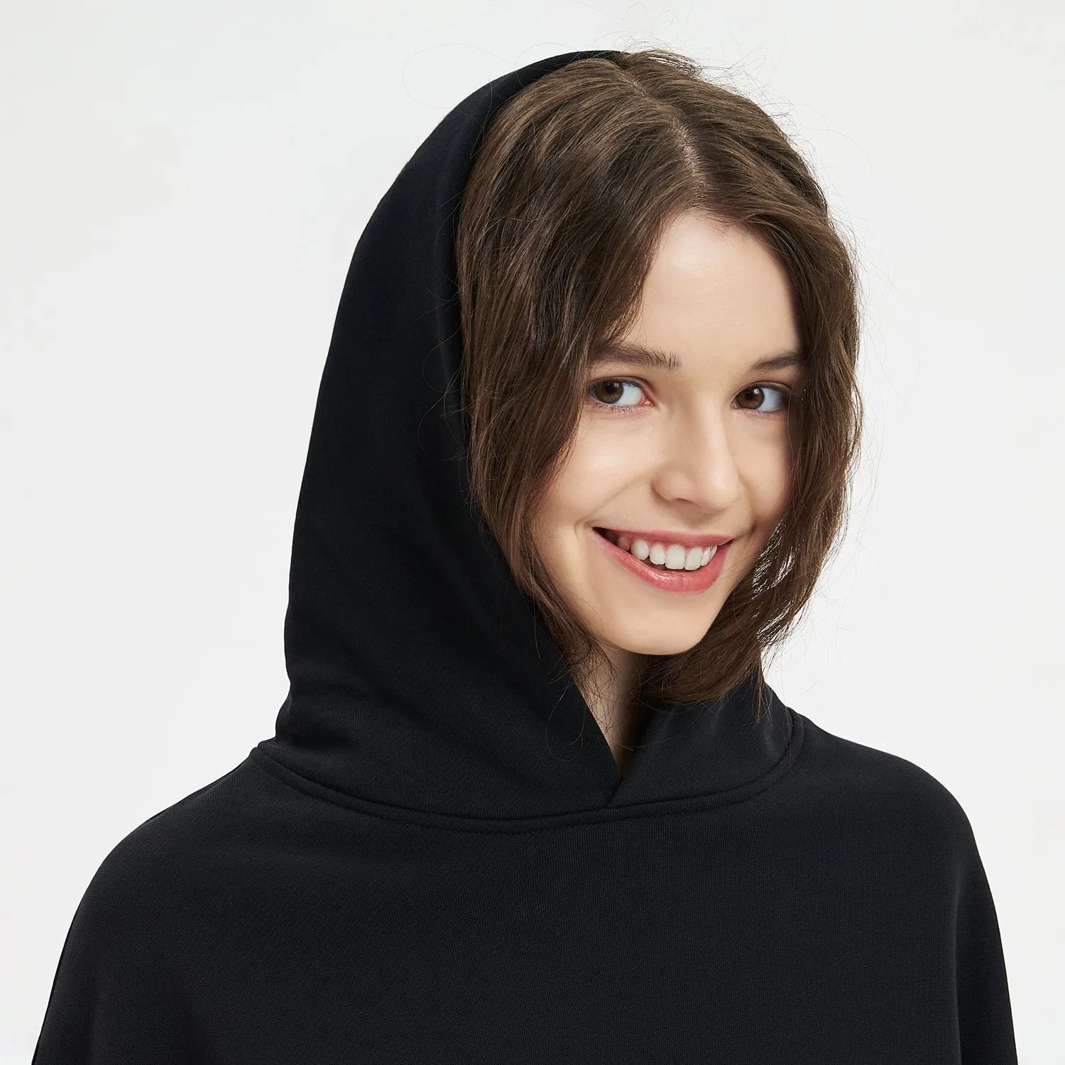 Худи оверсайз унисекс FUSION, черный с логотипом компании. Цена 3 870 ₽. Артикул prtb23091.010