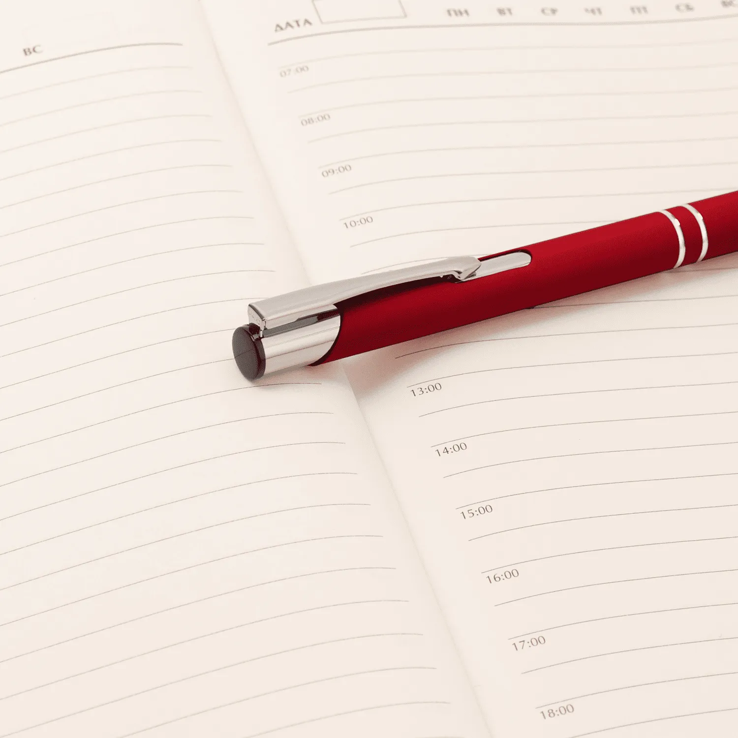 Шариковая ручка Alpha, красная с логотипом компании. Цена 116 ₽. Артикул prtb173207.060