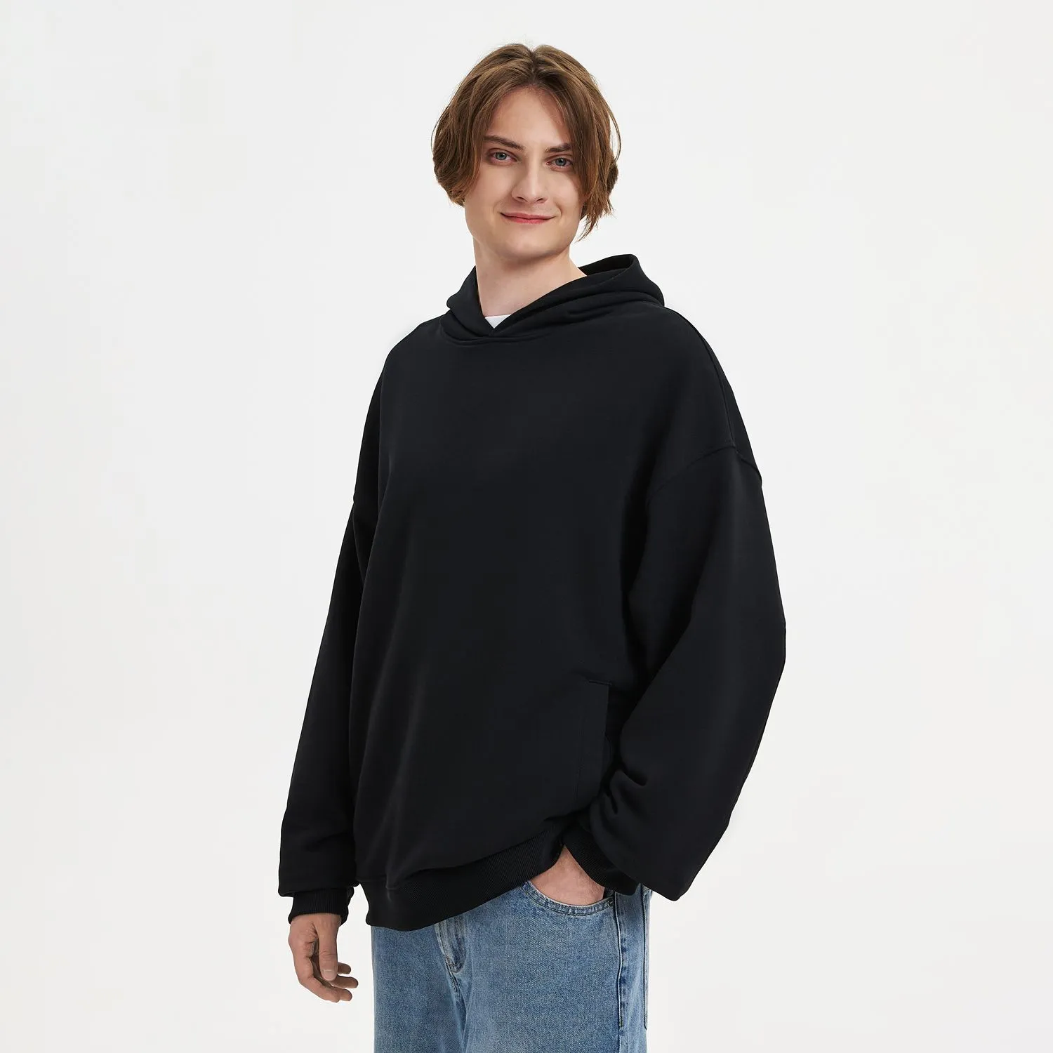 Худи оверсайз унисекс FUSION, черный с логотипом компании. Цена 3 870 ₽. Артикул prtb23091.010