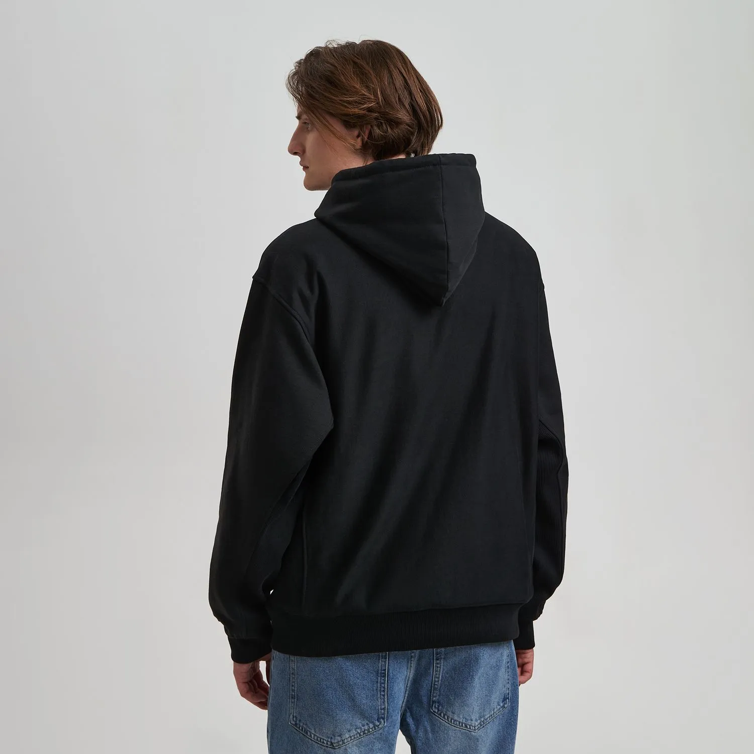 Худи релакс унисекс ADVENTURE, черный с логотипом компании. Цена 4 355 ₽. Артикул prtb23090.010