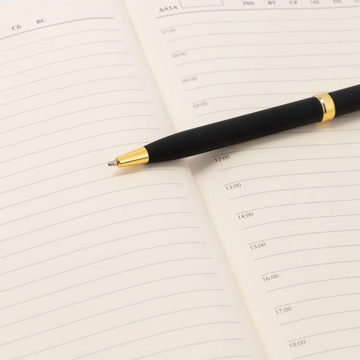 Шариковая ручка Benua, черная/позолота с логотипом компании. Цена 159 ₽. Артикул prtb233227.112