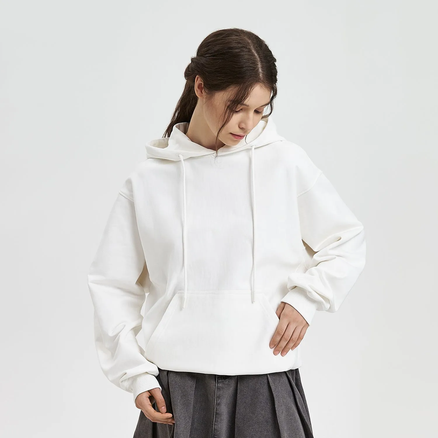 Худи релакс унисекс ADVENTURE, белый с логотипом компании. Цена 4 355 ₽. Артикул prtb23090.100