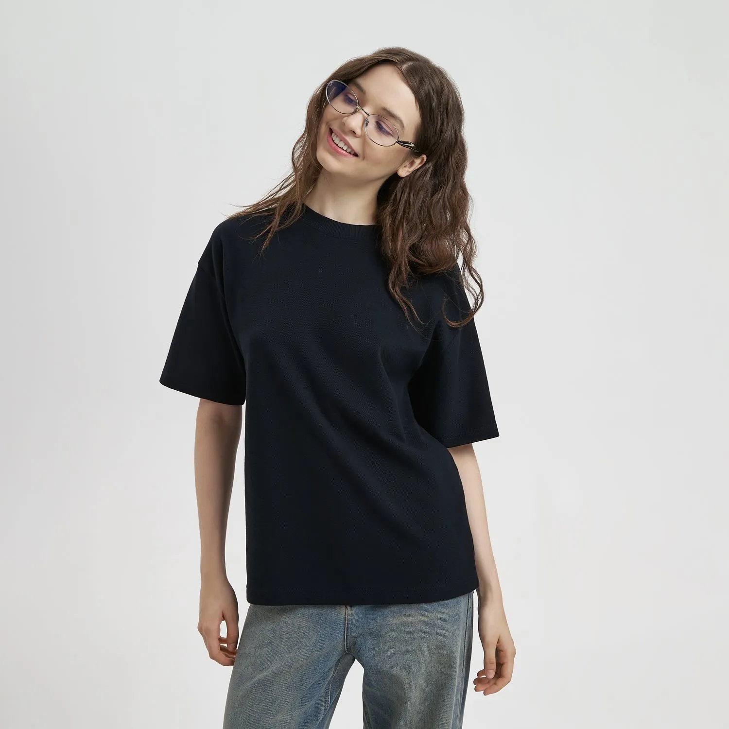 Футболка унисекс премиум AURA, черный с логотипом компании. Цена 1 154 ₽. Артикул prtb23056.010