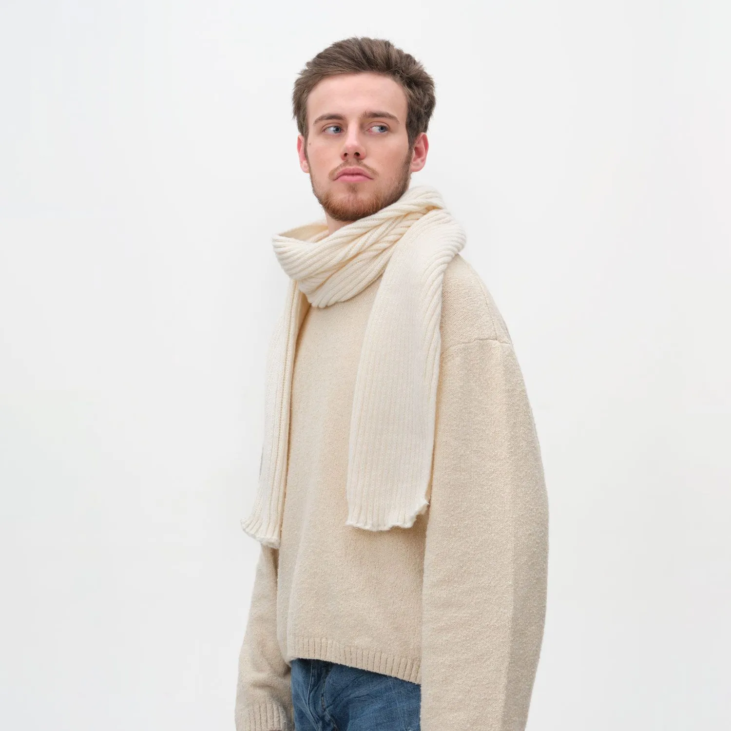 Шарф Forges вязаный, бежевый с логотипом компании. Цена 1 484 ₽. Артикул prtb20636.525