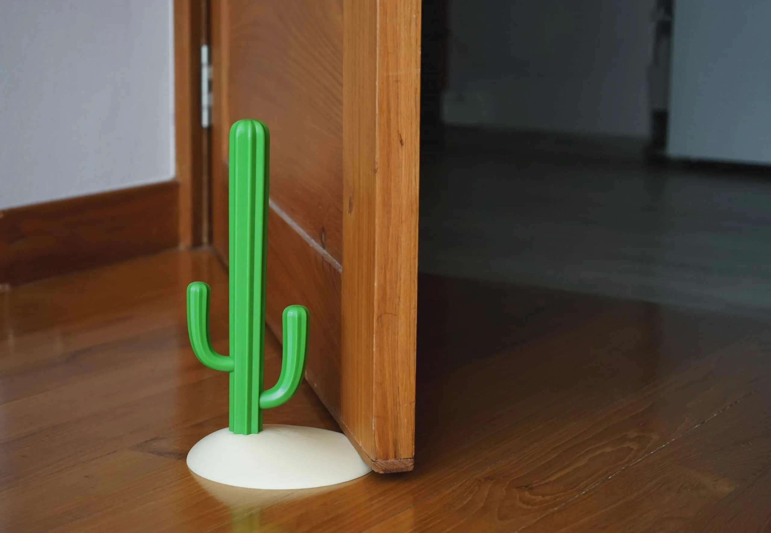 Подпорка для двери Cactus с логотипом компании. Цена . Артикул ARDNQL10277-CR-GN