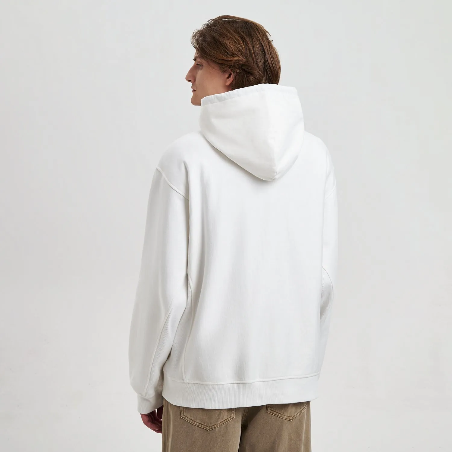 Худи релакс унисекс ADVENTURE, белый с логотипом компании. Цена 4 355 ₽. Артикул prtb23090.100