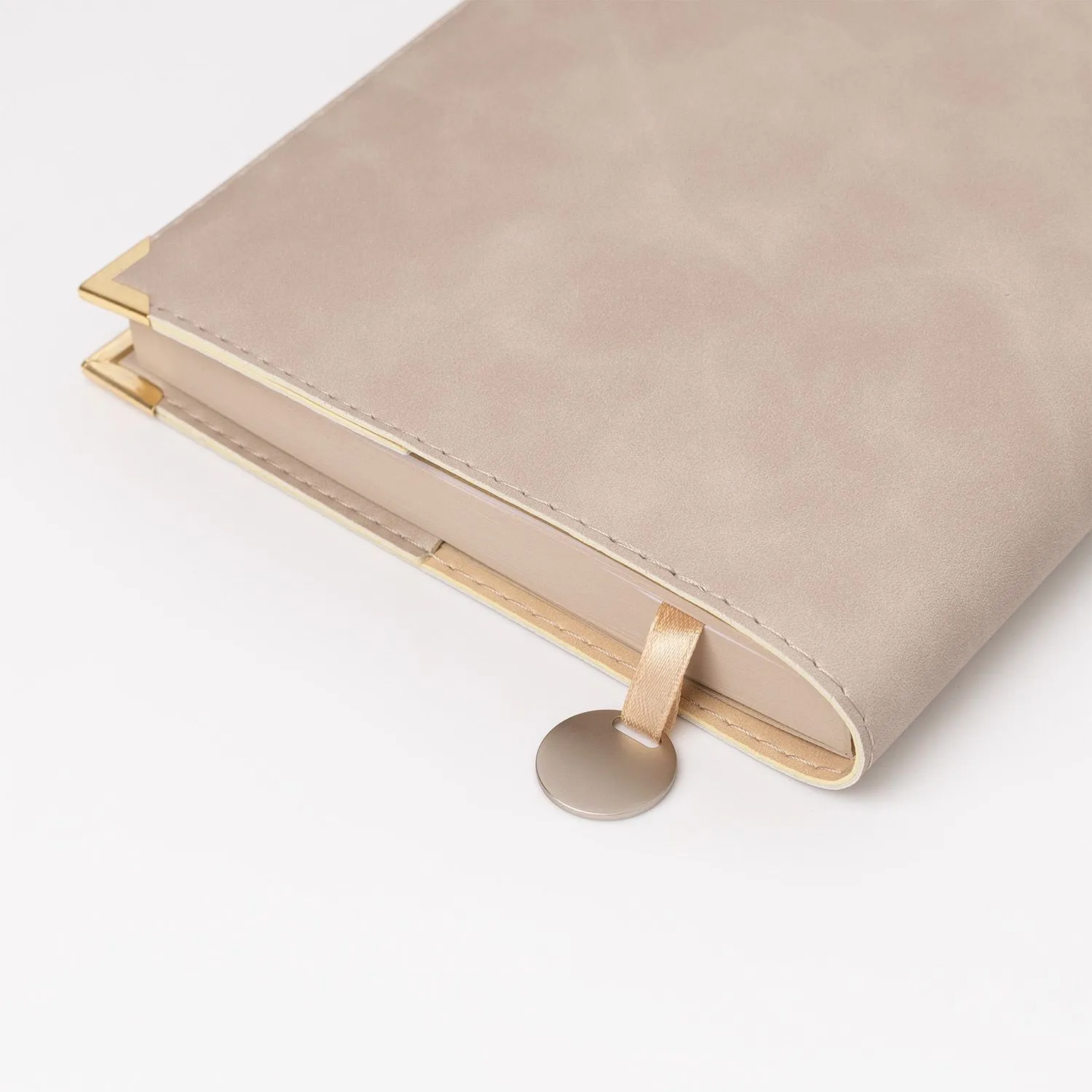 Ежедневник Prime недатированный, бежевый с логотипом компании. Цена 1 978 ₽. Артикул prtb25_000009.525.1