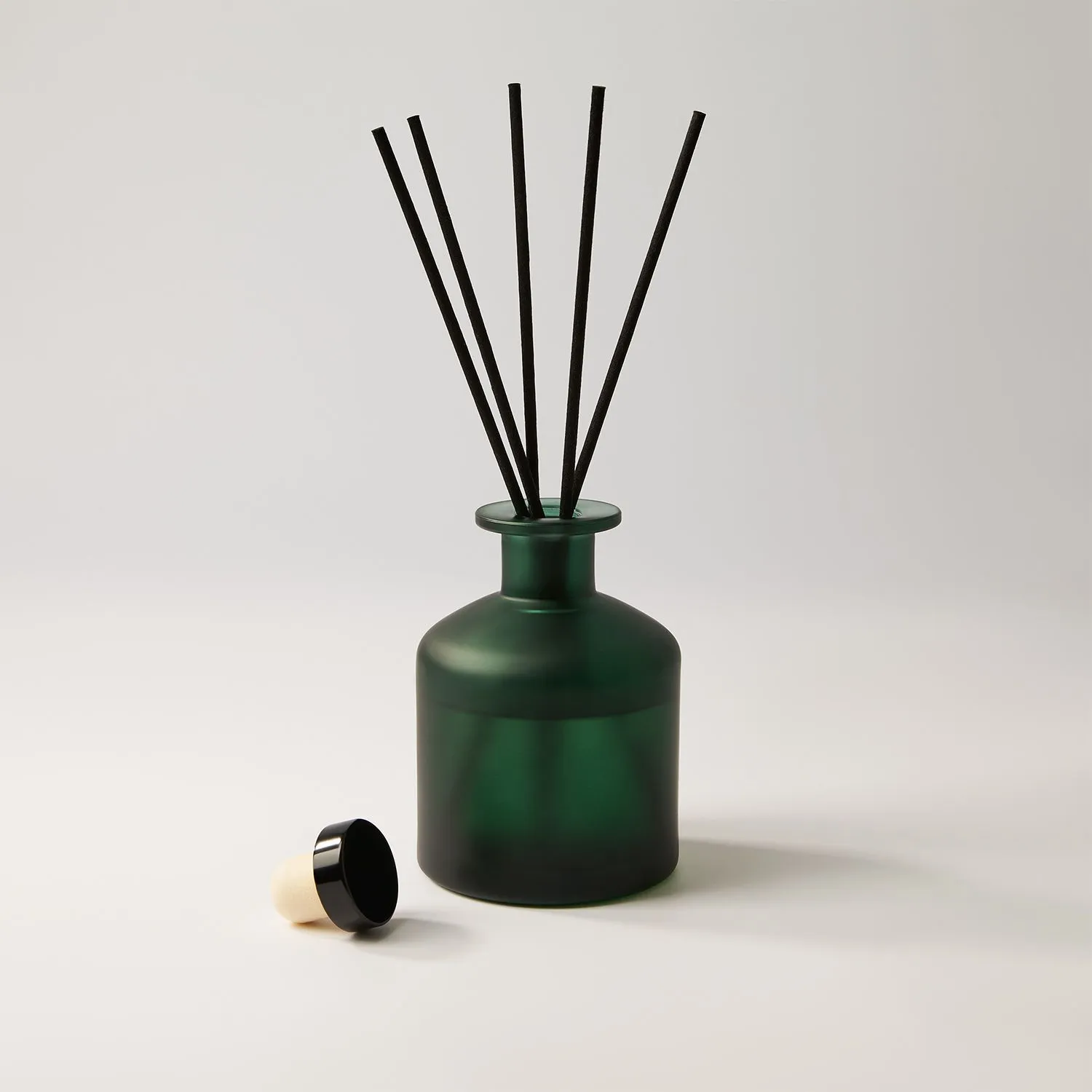 Диффузор ароматический Mizu, зеленый с логотипом компании. Цена 1 688 ₽. Артикул prtb730915.040