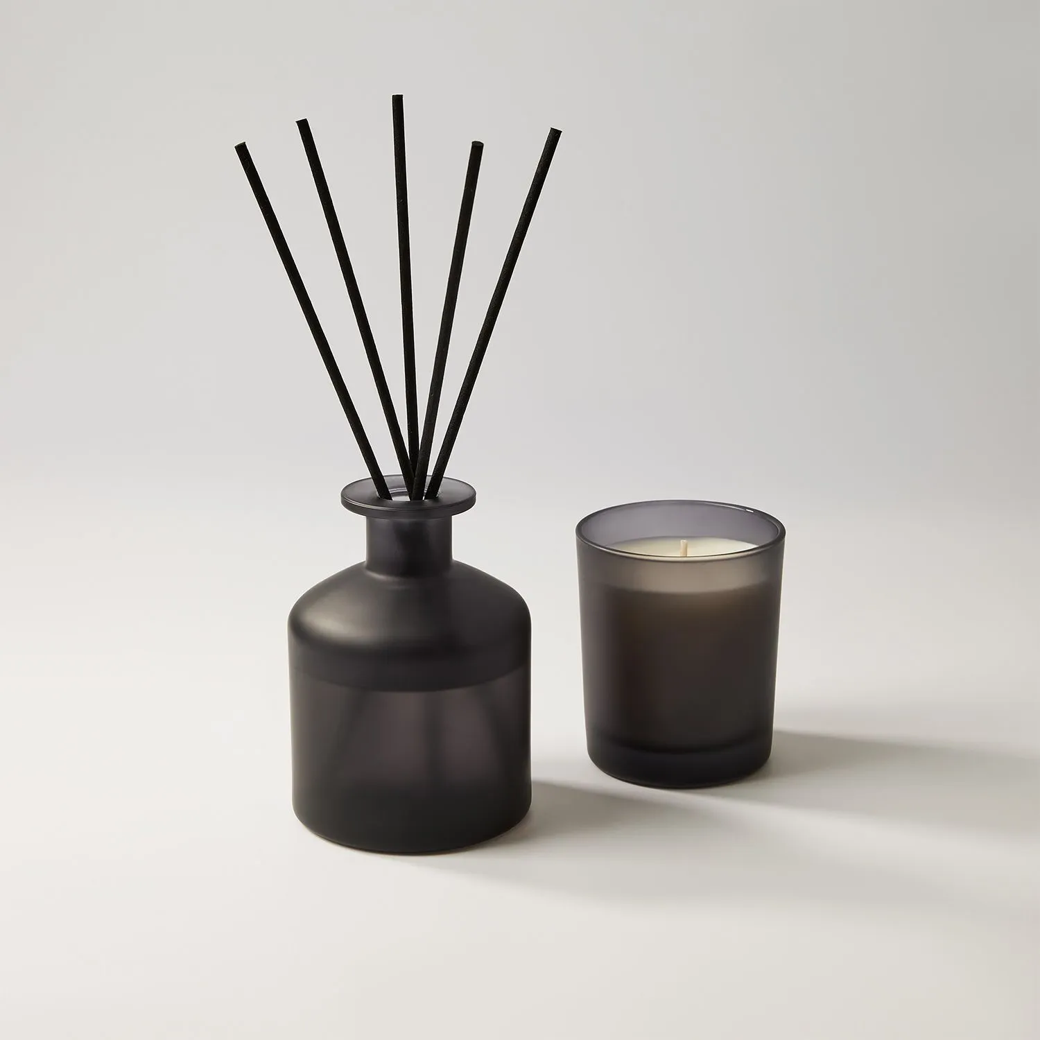 Диффузор ароматический Mizu, серый с логотипом компании. Цена 1 688 ₽. Артикул prtb730915.080