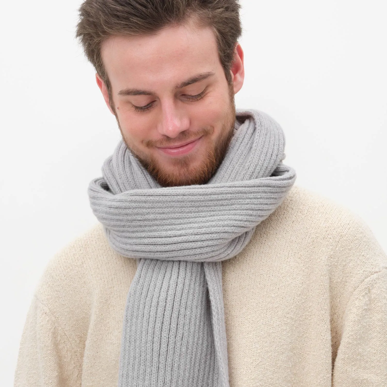 Шарф Forges вязаный, серый с логотипом компании. Цена 1 484 ₽. Артикул prtb20636.080