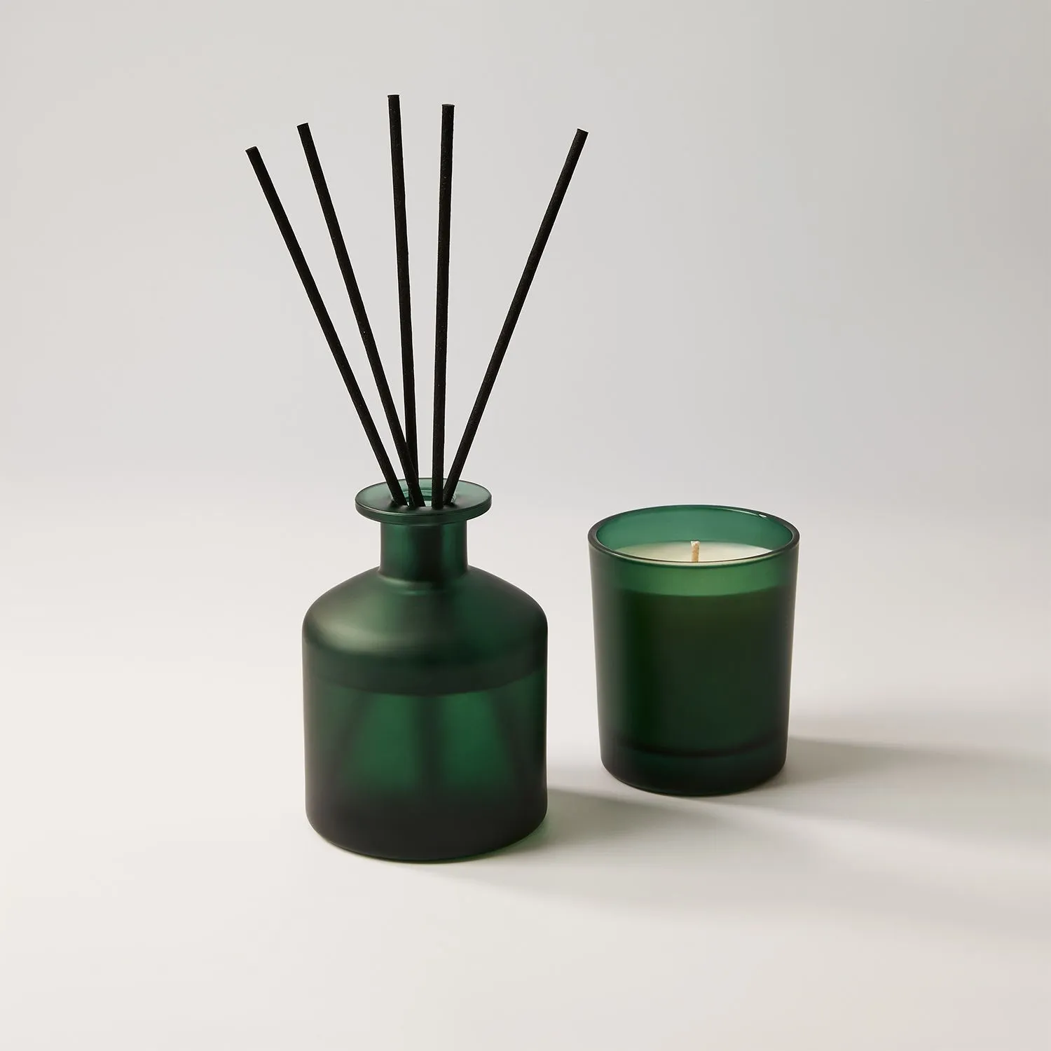 Диффузор ароматический Mizu, зеленый с логотипом компании. Цена 1 688 ₽. Артикул prtb730915.040