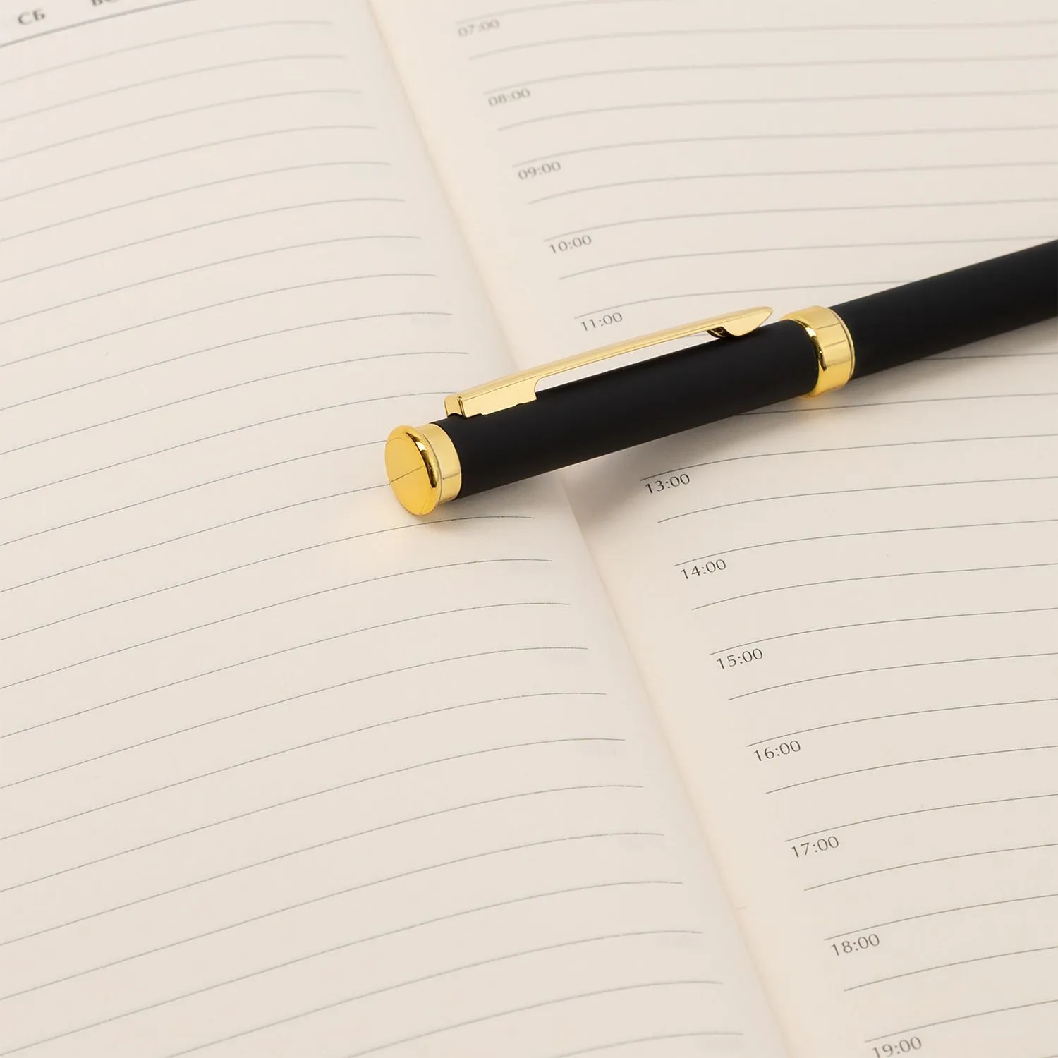 Шариковая ручка Benua, черная/позолота с логотипом компании. Цена 159 ₽. Артикул prtb233227.112