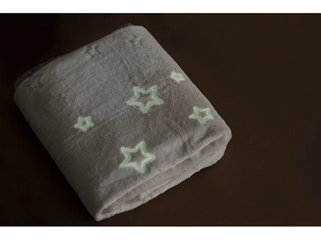 Плед из флиса Новогодний светящийся, бежевый с логотипом компании. Цена 2 196 ₽. Артикул AROA835349