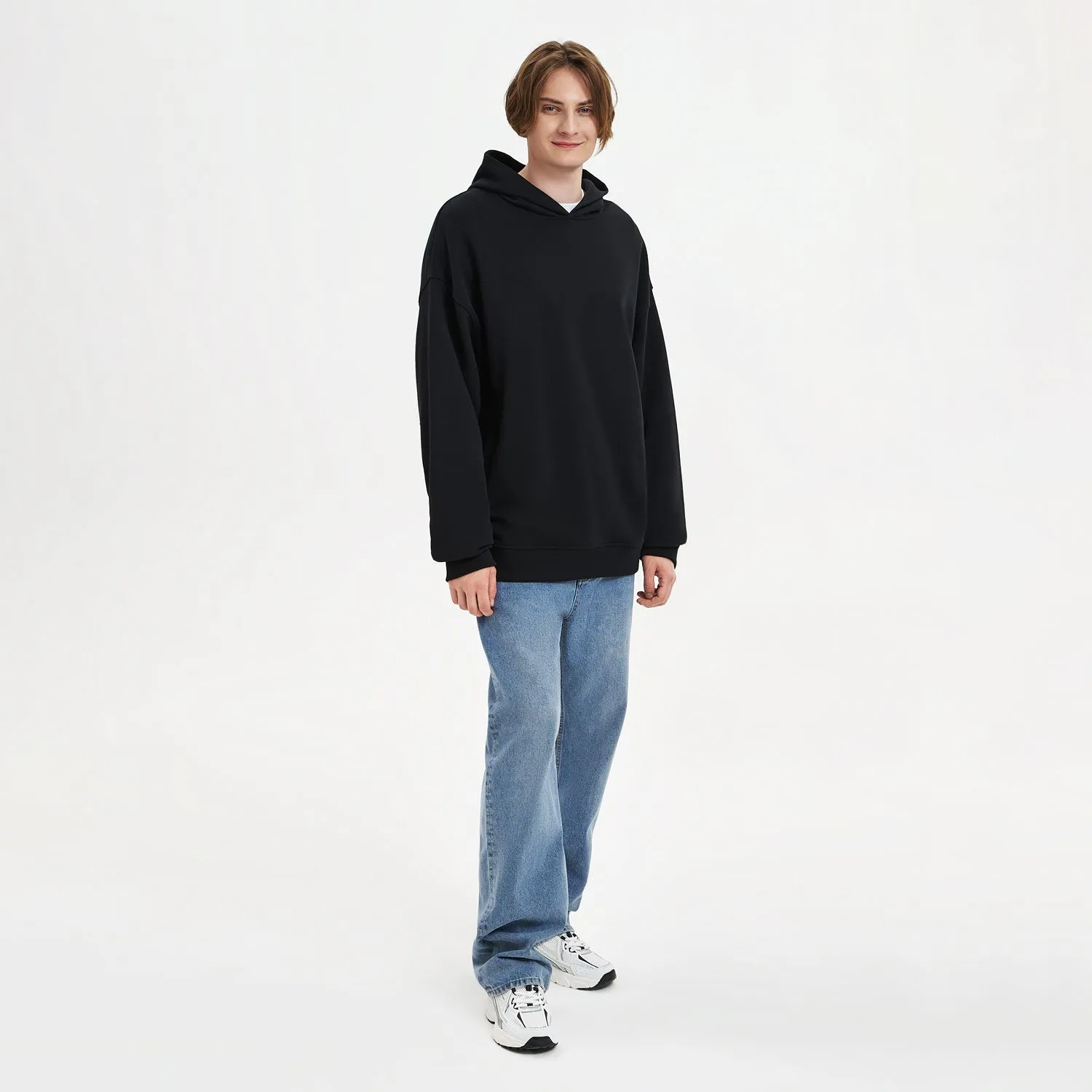 Худи оверсайз унисекс FUSION, черный с логотипом компании. Цена 3 870 ₽. Артикул prtb23091.010