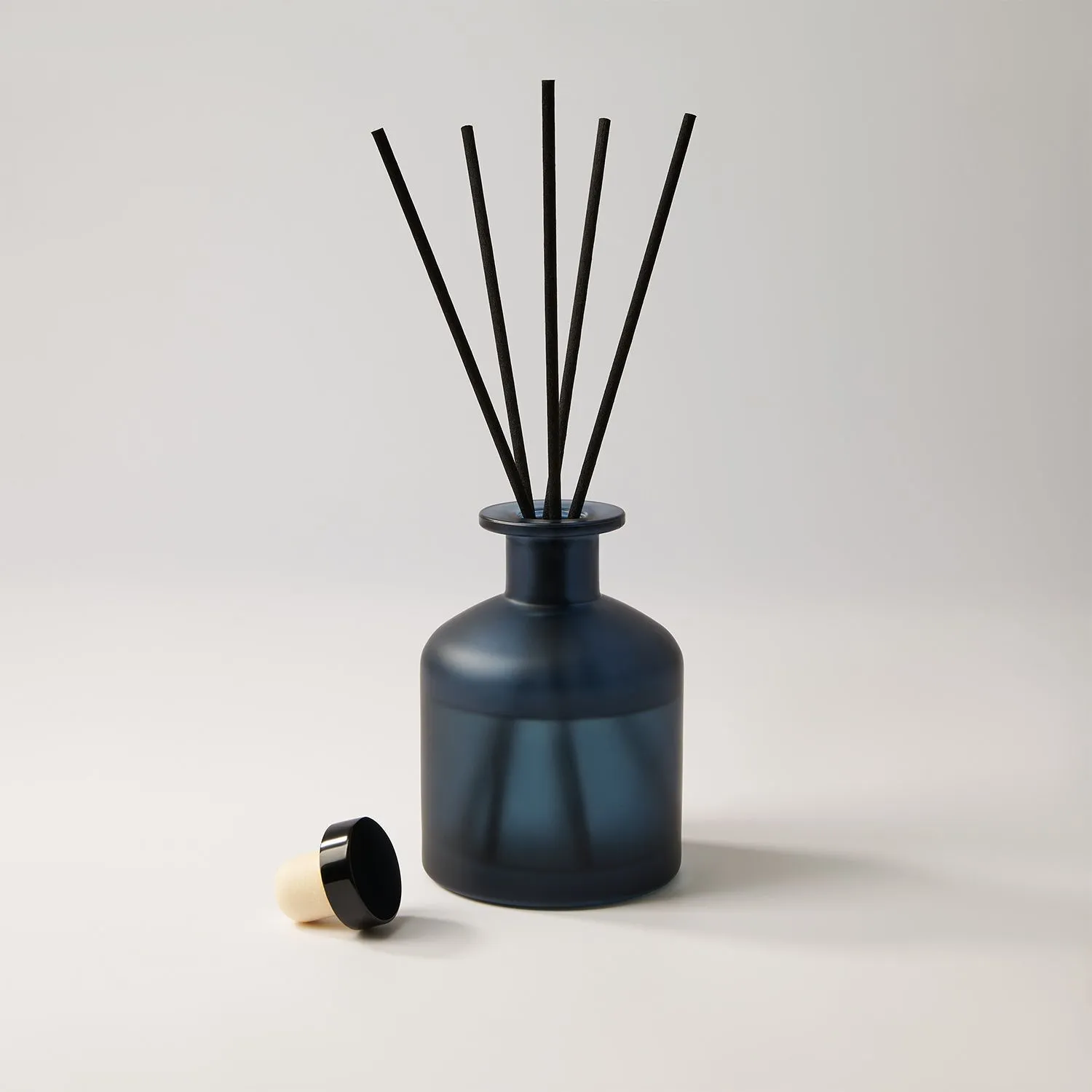 Диффузор ароматический Mizu, синий с логотипом компании. Цена 1 688 ₽. Артикул prtb730915.030