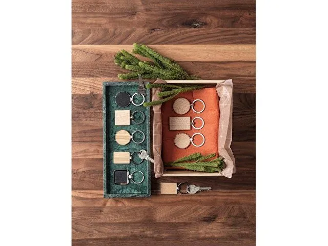 Круглый брелок Giovanni из бука, дерево с логотипом компании. Цена 146 ₽. Артикул AROA11812071