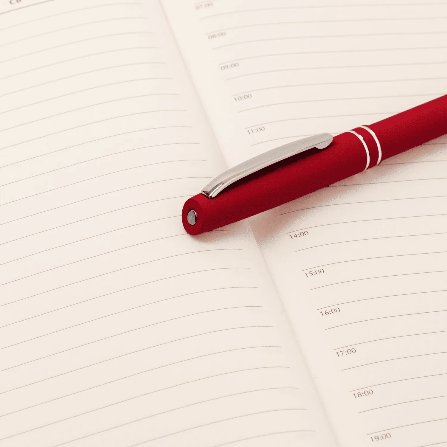 Шариковая ручка Consul, красная с логотипом компании. Цена 189 ₽. Артикул prtb171006.060