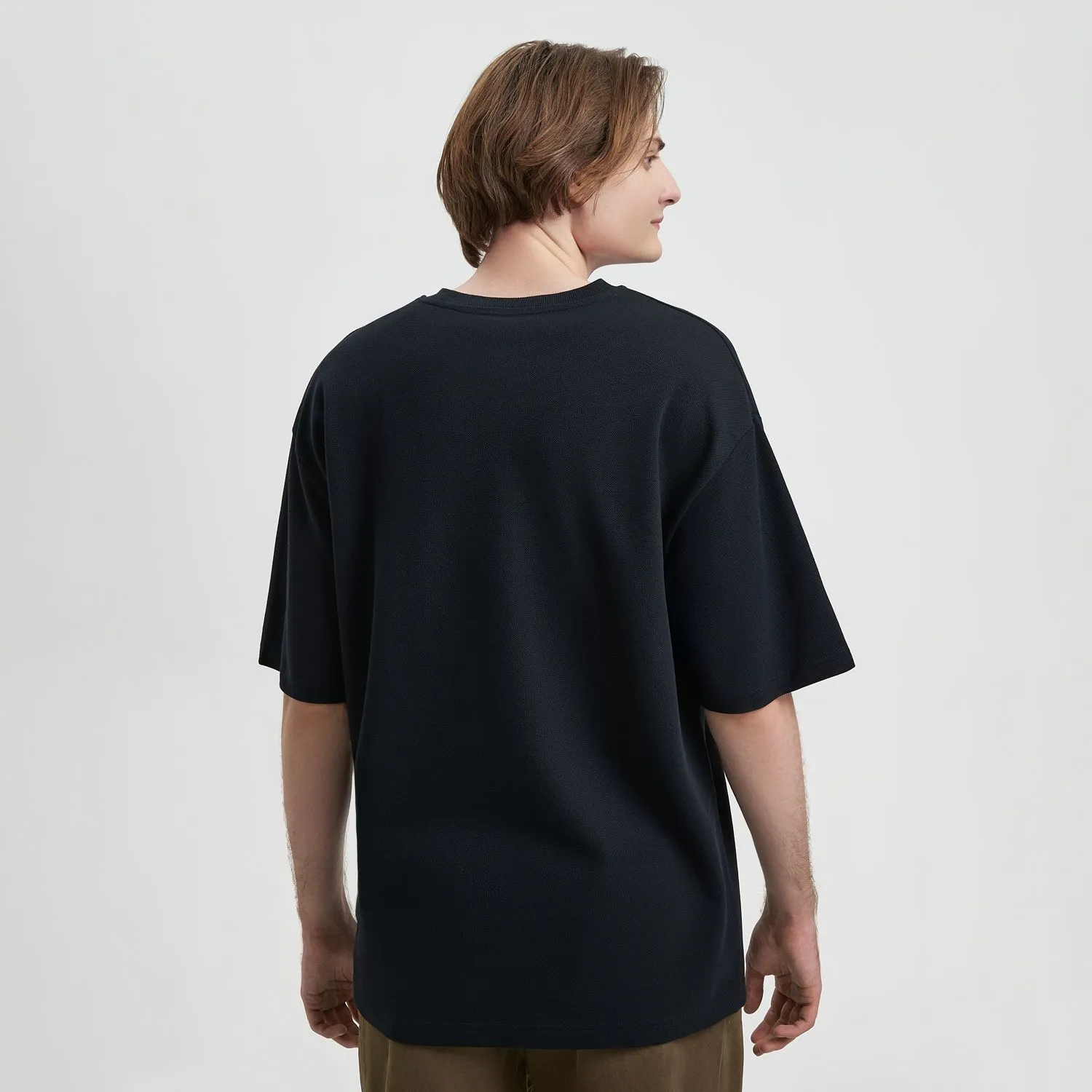 Футболка унисекс премиум AURA, черный с логотипом компании. Цена 1 154 ₽. Артикул prtb23056.010