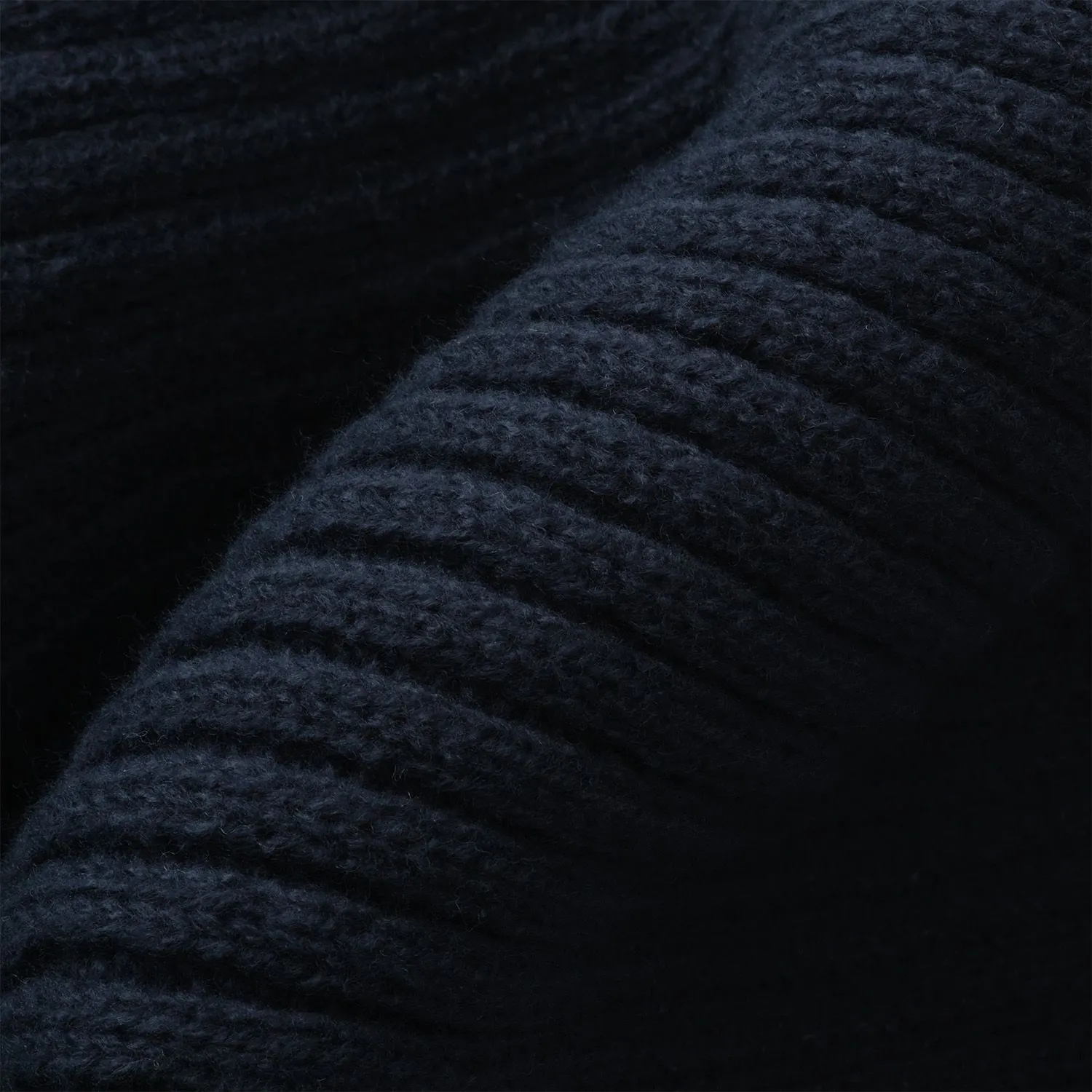 Шарф Forges вязаный, синий с логотипом компании. Цена 1 484 ₽. Артикул prtb20636.030