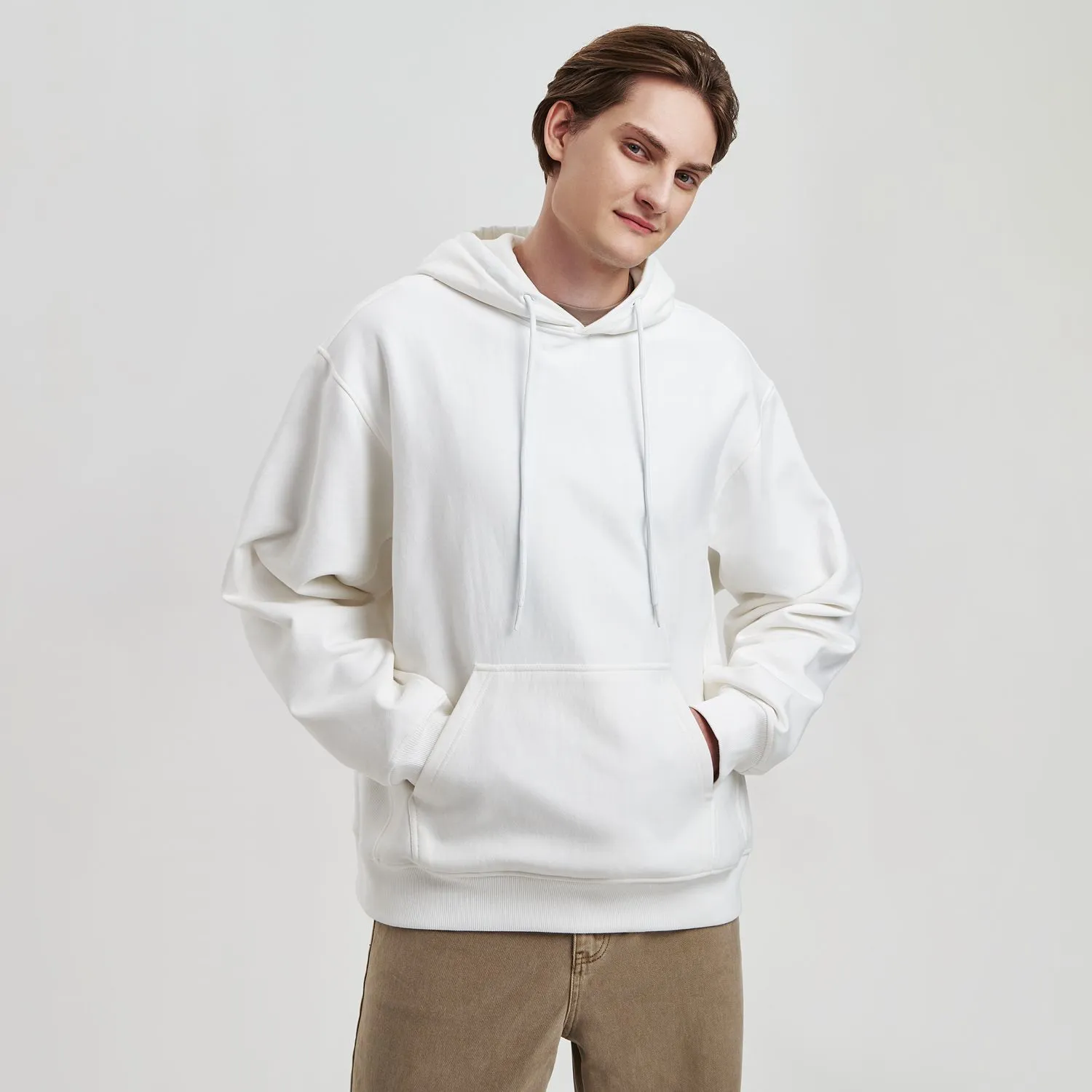 Худи релакс унисекс ADVENTURE, белый с логотипом компании. Цена 4 355 ₽. Артикул prtb23090.100