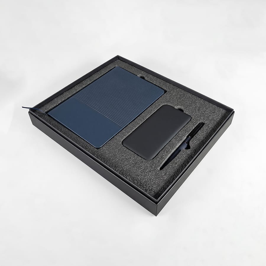 Набор подарочный RIFF: ежедневник, ручка и power bank в коробке  с ложементом для бизнеса