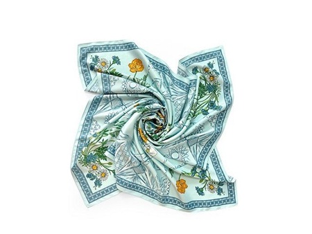 Платок «Мелодия хрусталя», голубой с логотипом компании. Цена 2 425 ₽. Артикул AROA94939