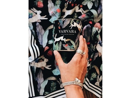 Платок «Зайцы». Varvara с логотипом компании. Цена 4 365 ₽. Артикул AROA90000