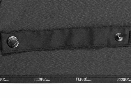 Зонт-трость полуавтоматический Ferre Milano, черный с логотипом компании. Цена 10 527 ₽. Артикул AROA210001