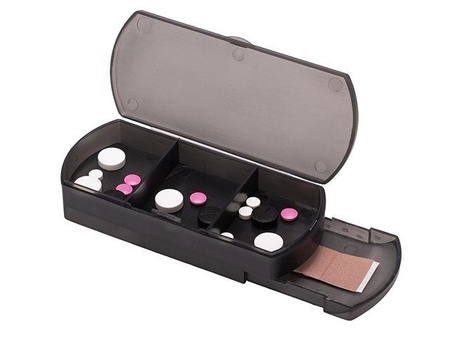 Таблетница с отделением для пластырей "Treat", темно-серый с логотипом компании. Цена 125 ₽. Артикул AROA473420