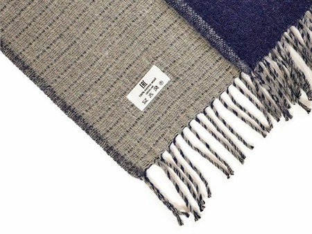 Плед VLR CONCEPT DEVIKA 7016 с логотипом компании. Цена 12 513 ₽. Артикул AROA98932